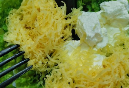 Фото шага рецепта Закуска из сала с соусом из авокадо 152262 шаг 2  