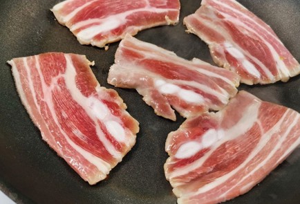 Фото шага рецепта Закуска из сала с соусом из авокадо 152262 шаг 4  