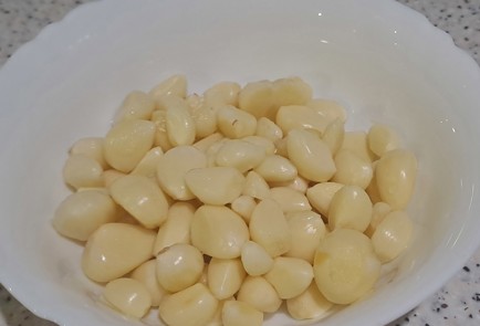 Фото шага рецепта Закуска из сала с чесноком и петрушкой 186695 шаг 4  