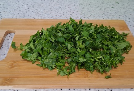 Фото шага рецепта Закуска из сала с чесноком и петрушкой 186695 шаг 6  