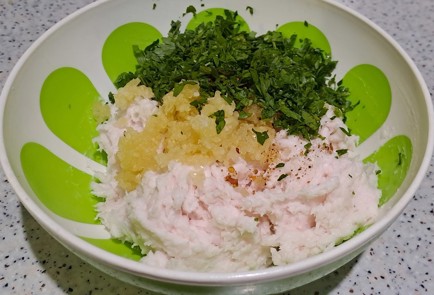 Фото шага рецепта Закуска из сала с чесноком и петрушкой 186695 шаг 7  