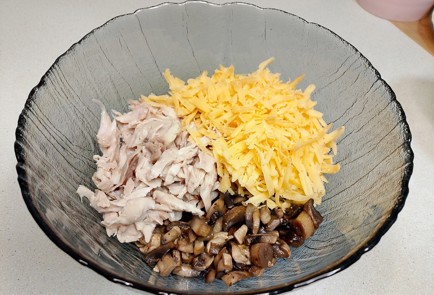 Фото шага рецепта Закуска с курицей и грибами 191223 шаг 6  