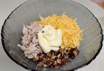 Фото шага рецепта Закуска с курицей и грибами 191223 шаг 7  