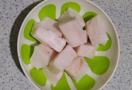 Фото шага рецепта Закусочное сало с зеленым базиликом 186697 шаг 2  