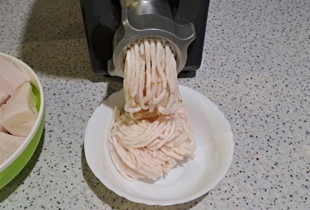 Фото шага рецепта Закусочное сало с зеленым базиликом 186697 шаг 3  