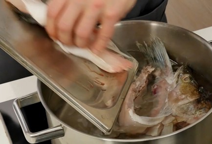 Фото шага рецепта Заливная рыба 126232 шаг 4  