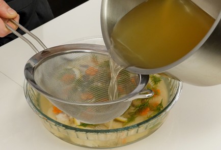 Фото шага рецепта Заливная рыба 126232 шаг 9  