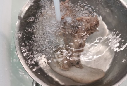 Фото шага рецепта Заливное из языка на костном бульоне 176180 шаг 3  