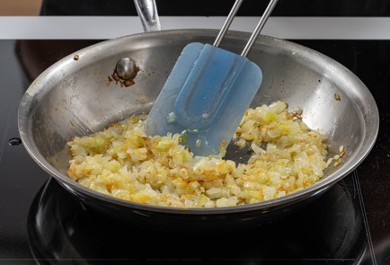 Фото шага рецепта Заливной пирог на кефире с капустой 174915 шаг 5  