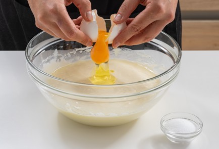 Фото шага рецепта Заливной пирог на кефире с картошкой и грибами 174916 шаг 7  