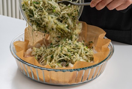 Фото шага рецепта Заливной пирог на кефире с рыбой и капустой 174917 шаг 11  