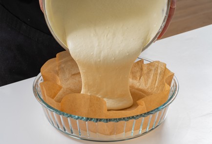 Фото шага рецепта Заливной пирог на кефире с рыбой и капустой 174917 шаг 9  