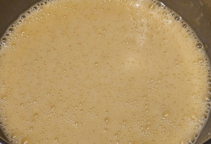 Фото шага рецепта Заливной пирог с брусникой 191537 шаг 5