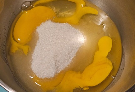 Фото шага рецепта Заливной пирог с ежевикой 191538 шаг 1