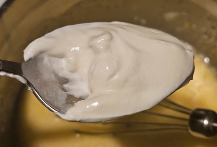 Фото шага рецепта Заливной пирог с ежевикой 191538 шаг 3