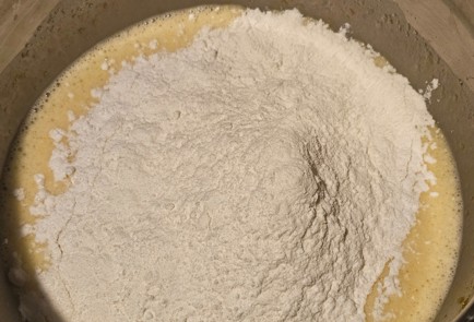 Фото шага рецепта Заливной пирог с ежевикой 191538 шаг 6