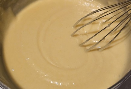 Фото шага рецепта Заливной пирог с ежевикой 191538 шаг 7