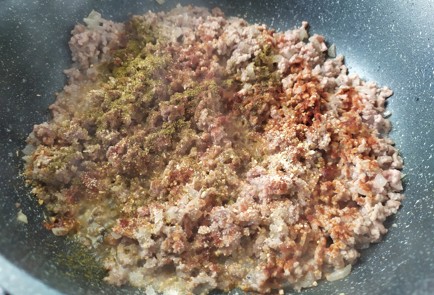 Фото шага рецепта Заливной пирог с капустой и фаршем 190474 шаг 3  