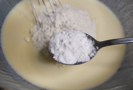 Фото шага рецепта Заливной пирог с капустой и фаршем 190474 шаг 7  