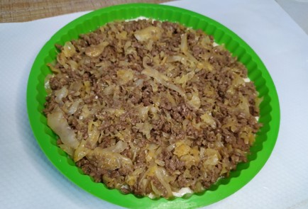 Фото шага рецепта Заливной пирог с капустой и фаршем 190474 шаг 9  