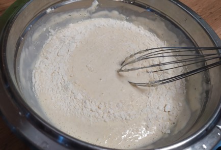 Фото шага рецепта Заливной пирог с курицей  шаг 7 