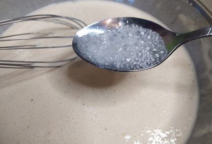 Фото шага рецепта Заливной пирог с курицей  шаг 8 