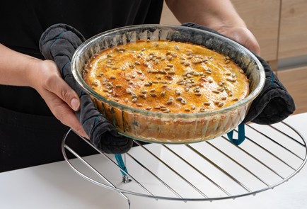 Фото шага рецепта Заливной пирог с яйцом и зеленым луком 173983 шаг 14  