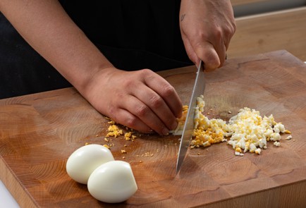 Фото шага рецепта Заливной пирог с яйцом и зеленым луком 173983 шаг 2  