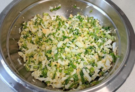 Фото шага рецепта Заливной пирог с яйцом и зеленым луком 191492 шаг 7