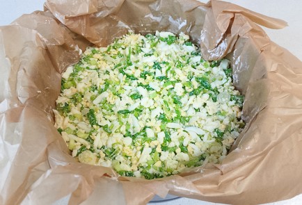 Фото шага рецепта Заливной пирог с яйцом и зеленым луком 191492 шаг 9