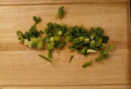 Фото шага рецепта Заливной пирог с луком и яйцом 190965 шаг 3