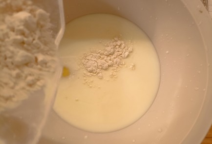 Фото шага рецепта Заливной пирог с луком и яйцом 190965 шаг 8