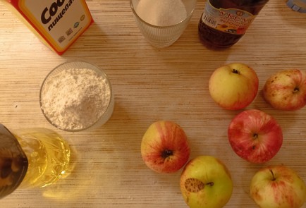 Фото шага рецепта Заливной яблочный пирог 190962 шаг 1  