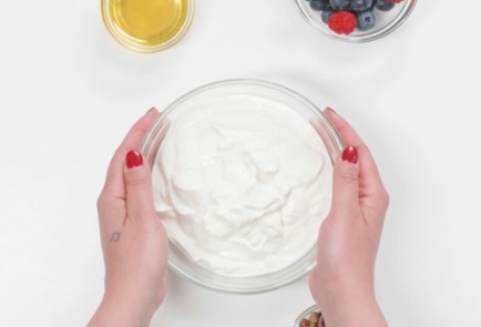 Фото шага рецепта Замороженный йогурт 173697 шаг 1  