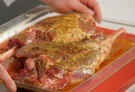 Фото шага рецепта Запеченная баранья голень 137839 шаг 3  