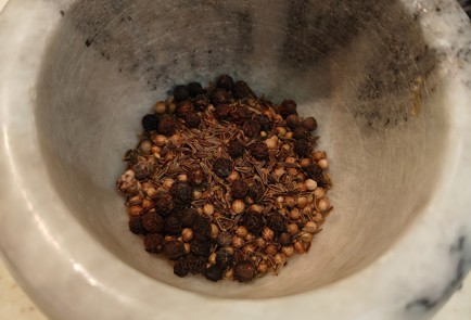 Фото шага рецепта Запеченная баранья нога с чесноком 175328 шаг 3