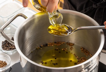 Фото шага рецепта Запеченная буженина с яблоком и сухофруктами в апельсиновой глазури 140344 шаг 1  