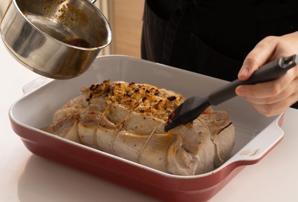 Фото шага рецепта Запеченная буженина с яблоком и сухофруктами в апельсиновой глазури 140344 шаг 7  