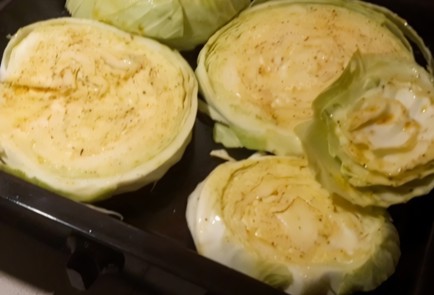 Фото шага рецепта Запеченная капуста с грибами сыром и яйцами 151756 шаг 2  