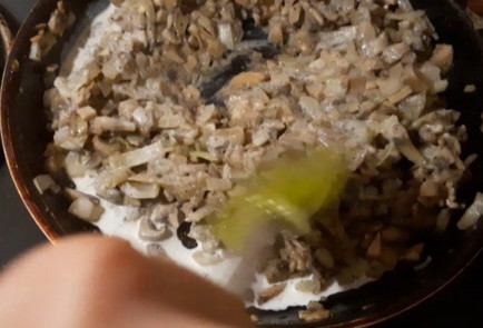 Фото шага рецепта Запеченная капуста с грибами сыром и яйцами 151756 шаг 6  