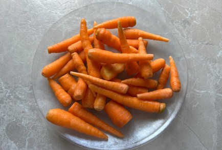 Фото шага рецепта Запеченная морковь 190014 шаг 2  