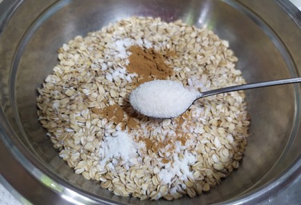 Фото шага рецепта Запеченная овсянка с инжиром 190325 шаг 4  