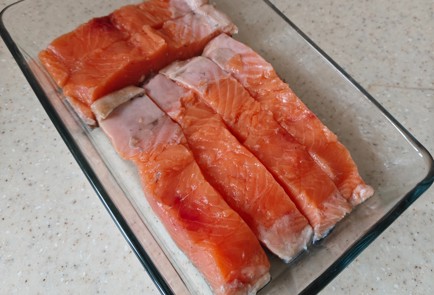 Фото шага рецепта Запеченная семга в сливках и зелени 175340 шаг 3  