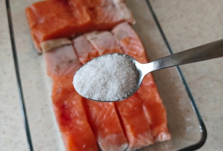 Фото шага рецепта Запеченная семга в сливках и зелени 175340 шаг 4  