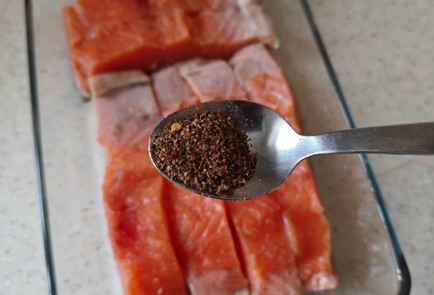 Фото шага рецепта Запеченная семга в сливках и зелени 175340 шаг 5  