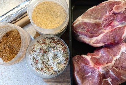 Фото шага рецепта Запеченная свиная лопатка 190999 шаг 1  