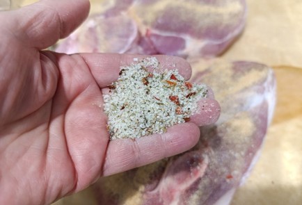 Фото шага рецепта Запеченная свиная лопатка 190999 шаг 4  