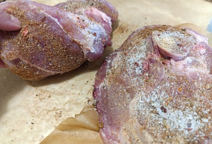 Фото шага рецепта Запеченная свиная лопатка 190999 шаг 6  