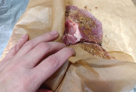 Фото шага рецепта Запеченная свиная лопатка 190999 шаг 7  