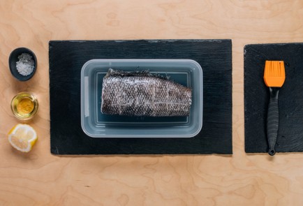 Фото шага рецепта Запеченная тушка черного гренадера с овощами 139359 шаг 1  